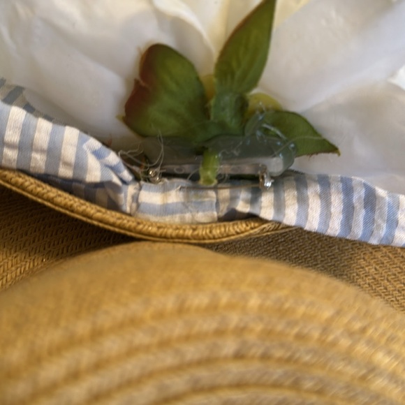 Vineyard Vines Tan Hat with White Floral Accent, one size, cottagecore - Picture 10 of 16